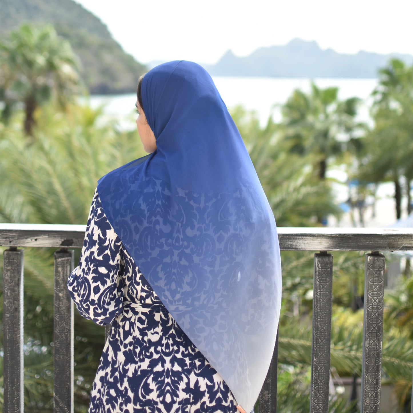 Inayah Exclusive Chiffon Scarf Ocean Breeze