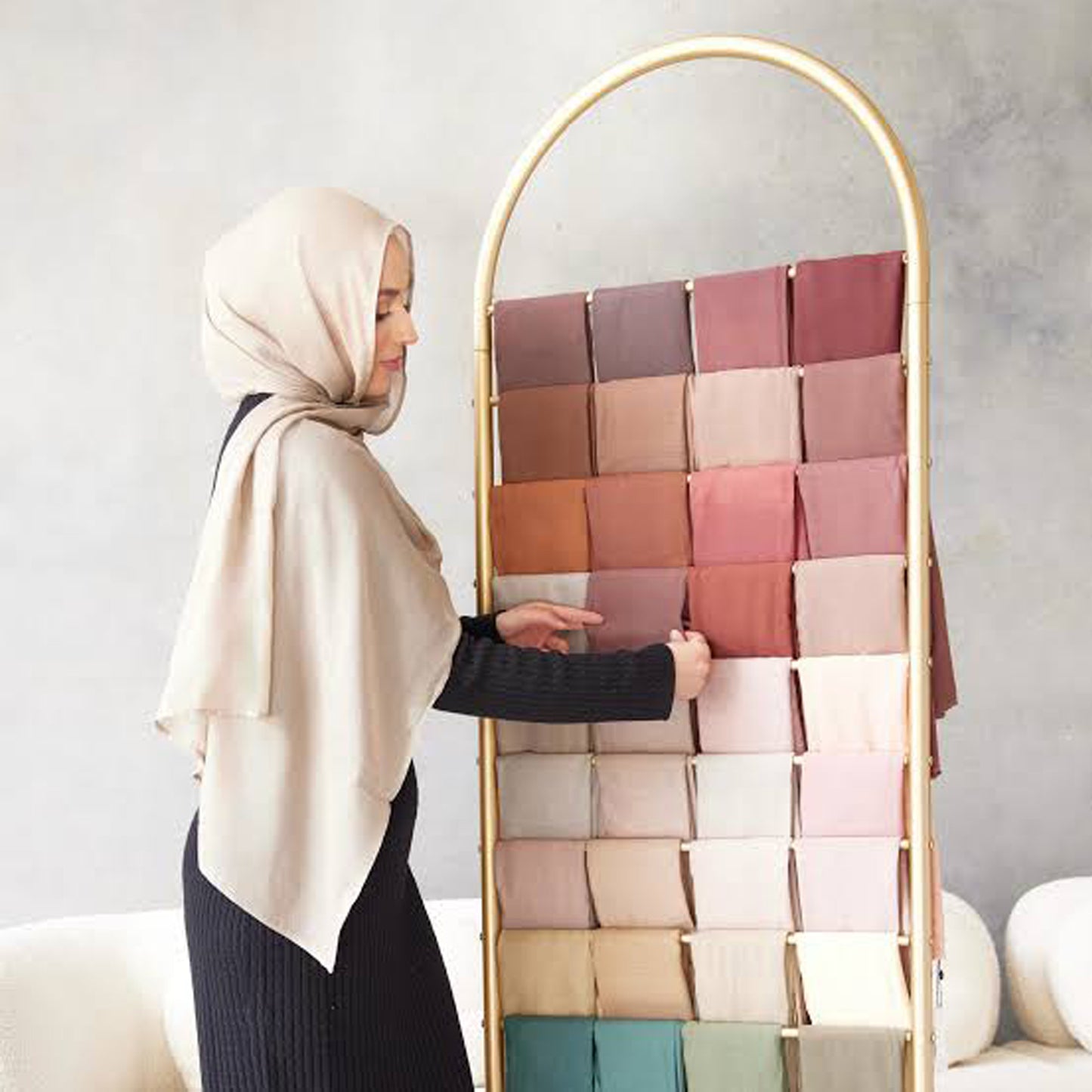 Inayah Exclusive Hijab Stand Gold
