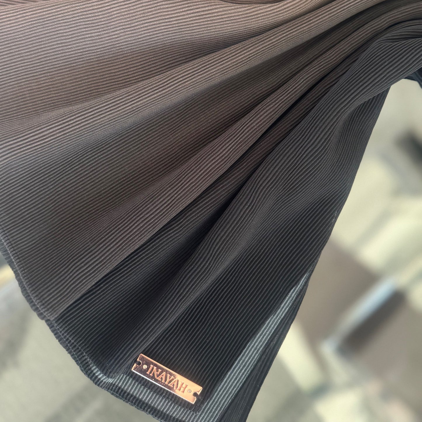 Inayah Exclusive Premium Crimped Scarf Cocoa